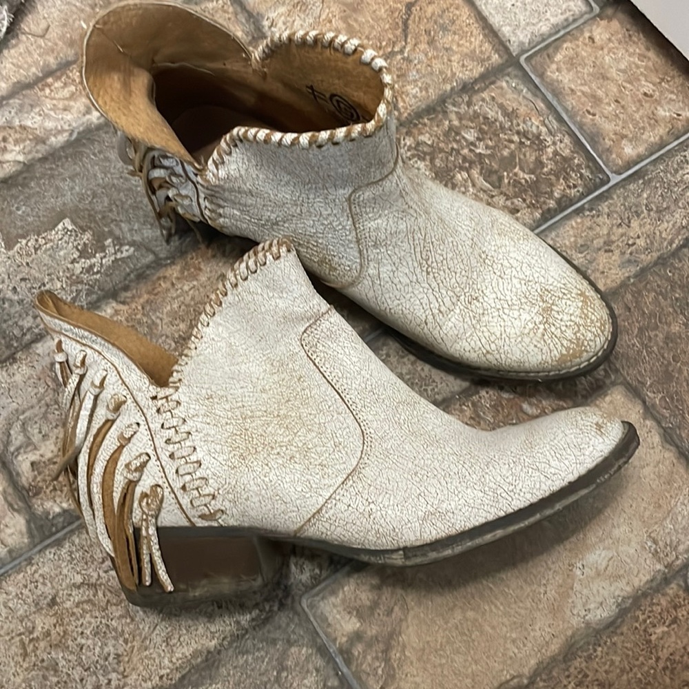 Circle G ankle fringe bootie